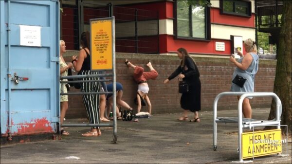 Vrouwen lijken zich prima te vermaken tijdens vrijgezellenfeest in Amsterdam