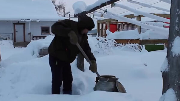 Als het buiten -71 graden is dan moet je best wat moeite doen voor een lekkere douche