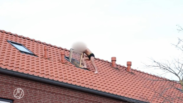 Man in Arnhem vliegt in zijn onderbroek het dak op om voor de politie te vluchten