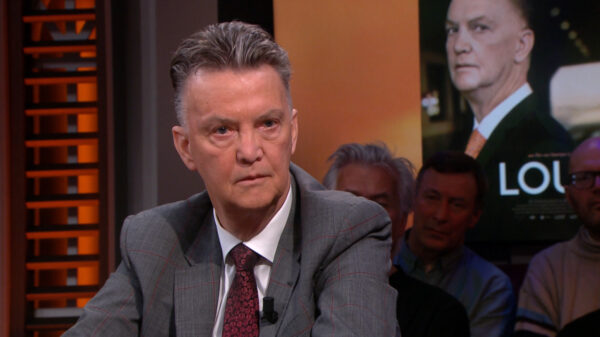 Louis van Gaal blijkt al sinds eind 2020 agressieve vorm van prostaatkanker te hebben