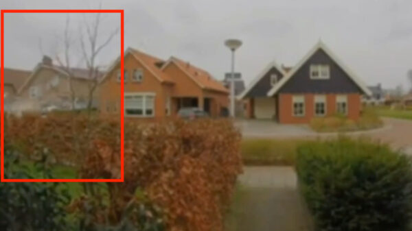 Bizarre beelden: camera overbuurman legt explosie en instorten woning Oldenzaal vast