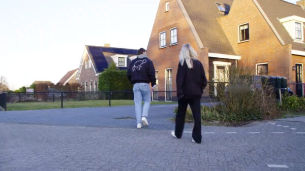 Tim Hofman achtervolgt Marc Overmars voor zijn aandeel in het XPOSE-schandaal met Vasco Rouw