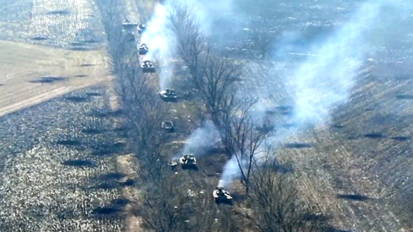 Complete colonne Russische tanks vernietigd door Oekraïense troepen in Donetsk