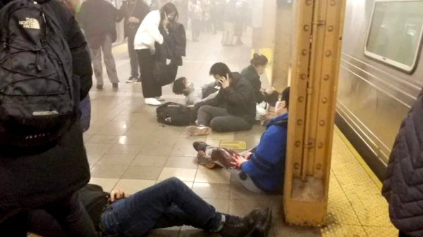 Meerdere mensen neergeschoten in metro van New York, politie meldt 13 gewonden