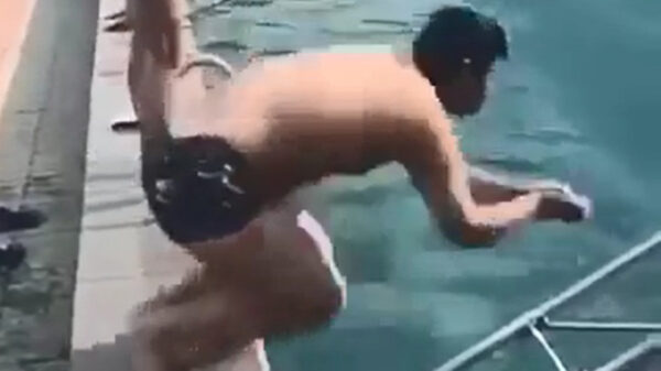 Duiken is niet zijn sterkste onderdeel