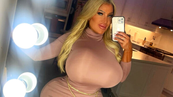 De koningin van de plastische chirurgie warmt een lekker prakje op