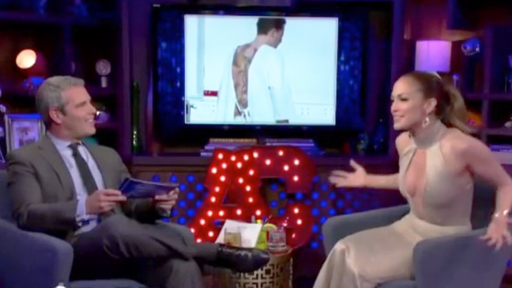 Beelden opgedoken waarin J.Lo de tattoo van Ben Affleck even de grond in stampt