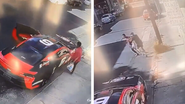 Graffitiklootzakje spuit op auto van MMA-vechter Ricardo Arreola terwijl hij er in zit