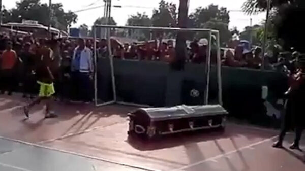 Brazilianen gunnen overleden vriend nog een laatste eretreffer