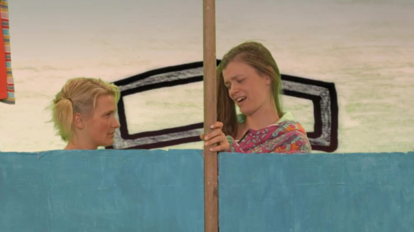 Ondertussen, bij de VPRO: Sekszusjes zingen kinderliedje over kale kano's
