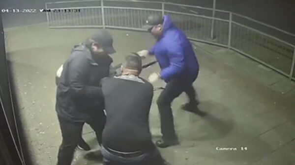 Ordinaire messentrekker bij club wordt op vrij lompe wijze aangepakt