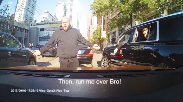 De bodyguards van rapper Drake maken het duidelijk: wij hebben altijd voorrang