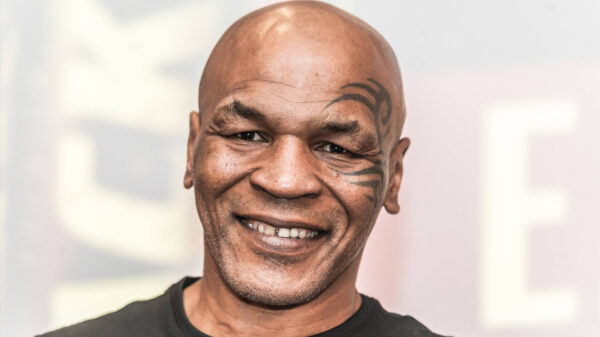 Mike Tyson geeft extreem dronken en irritante passagier klappen in het vliegtuig