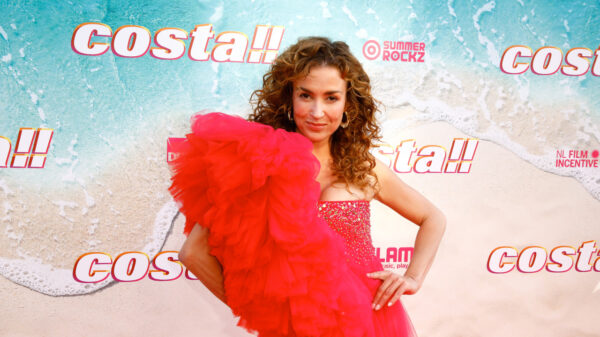 Ophef en verbazing om de nogal bijzonder gephotoshopte boezem van Katja Schuurman