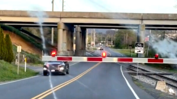 Zo'n spoorwegovergang is blijkbaar voor bepaalde mensen nog best ingewikkeld