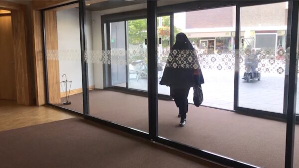 De Bondgenoten onderzoeken het: wordt het boerkaverbod nu ook gehandhaafd?