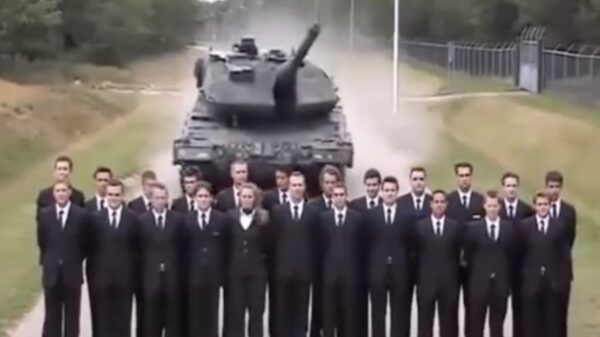 Het leger doet de ultieme trust challenge met een Leopard gevechtstank