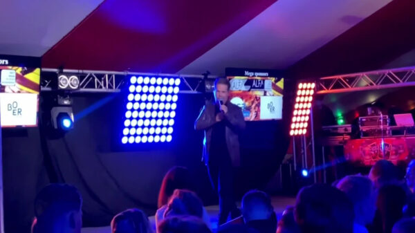 Danny de Munk reageert tijdens optreden in Maassluis op de geruchten die rondgaan