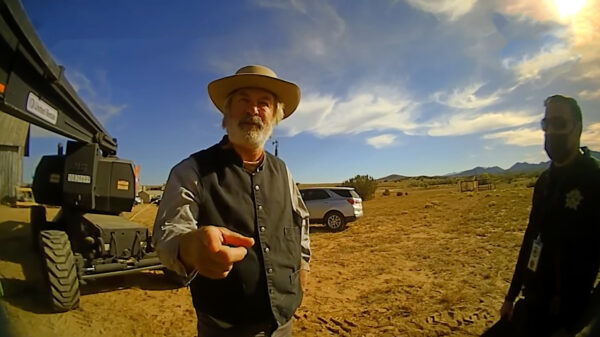 Politie geeft beelden vrij van Alec Baldwin vlak na de fatale schietpartij op de set van Rust