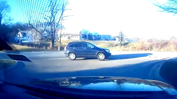 Deze eerste rijles van zijn vader gaat hij waarschijnlijk nooit meer vergeten