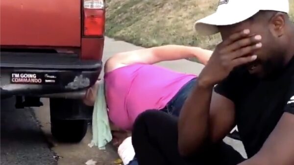 De WTF-video van de dag: als je vriendin een échte smeerpijp is