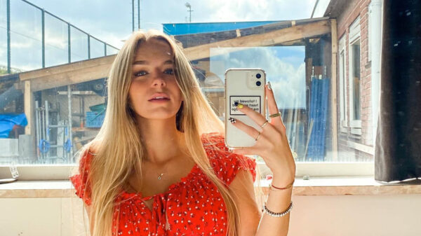 Lies Zhara vierde Koningsdag in een bijzonder toepasselijke bikini