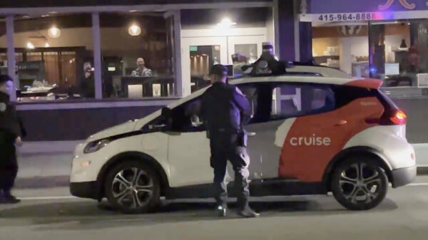 Agent probeert een boete uit te schrijven aan een autonome auto