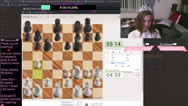 Schattige schaakster is getuige van een drive by in haar straat