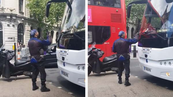 Aanstellerige motorrijder blokkeert bus omdat hij zwaaaaaar is toegetakeld