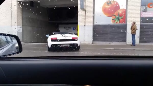 Spoedcursus je supercar afschrijven met behulp van een parkeergarage