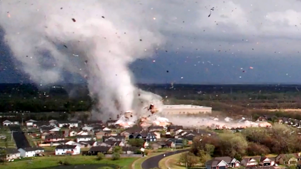 Een krachtige tornado verwoestte tientallen huizen in de Amerikaanse stad Andover