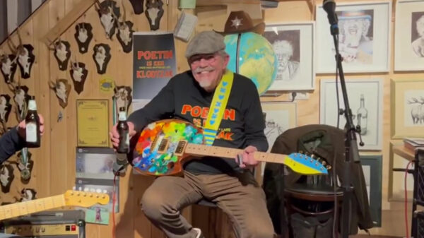 Facebook verwijdert (en herplaatst) Johan Derksen-bericht van Bennie Jolink: "Censuur!"