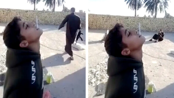 Arabische vader heeft dé manier om zijn zoon van het roken af te krijgen