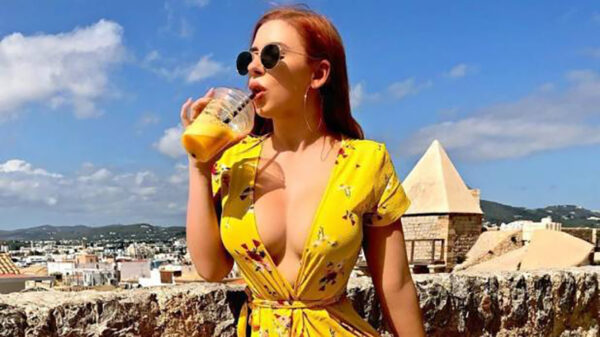 Weer of geen weer, heerlijke vrouwen in luchtige zomerjurkjes kunnen we altijd waarderen!