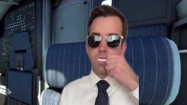 Oh dus dáárom klinken die piloten in het vliegtuig altijd zo beroerd