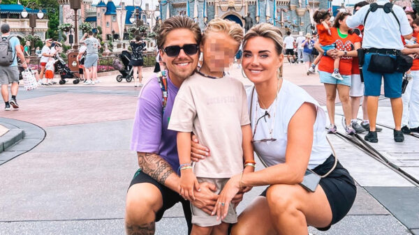 Volgers piswoest op Dré en Monique vanwege voorkeursbehandeling: "nog geen dag gewerkt!"