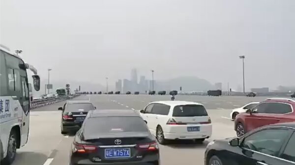 Leger wordt ingezet om het bezette vliegveld van Hongkong te 'bevrijden'