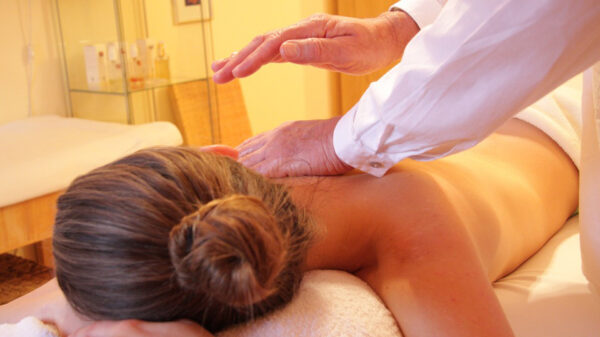 Chinese chiropractor heeft alleen maar tevreden klanten