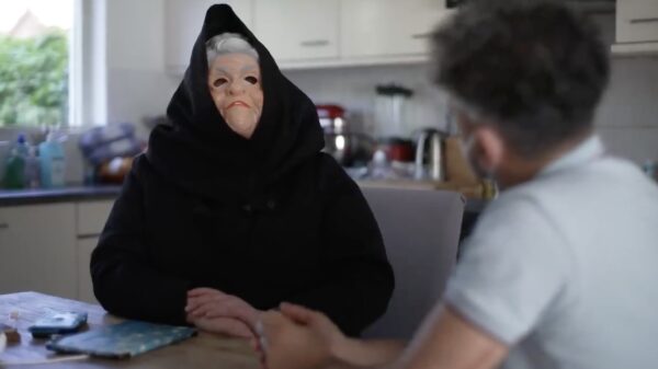 Danny Ghosen op bezoek bij 'Wappie-watchers' Videre en Oma Vaxxi's Wappiehoekje