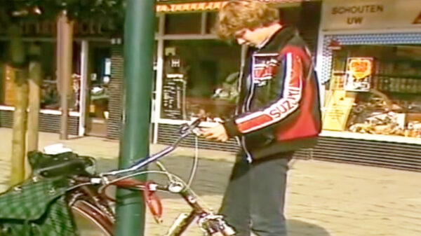 Web classic: die geniale Bananasplit-prank met de fiets en de lantaarnpaal