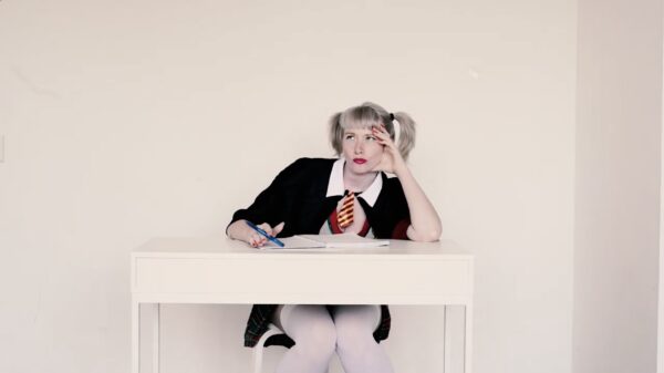 De spicy remake van Britney Spears' Baby one more Time door IrisQueen