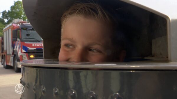 9-jarig ventje sluit broer (10) op in container in Drachten, brandweer opgetrommeld om hem eruit te halen