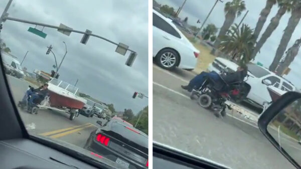 Timmy gaat op vakantie en sleurt zijn boot mee achter zijn rolstoel