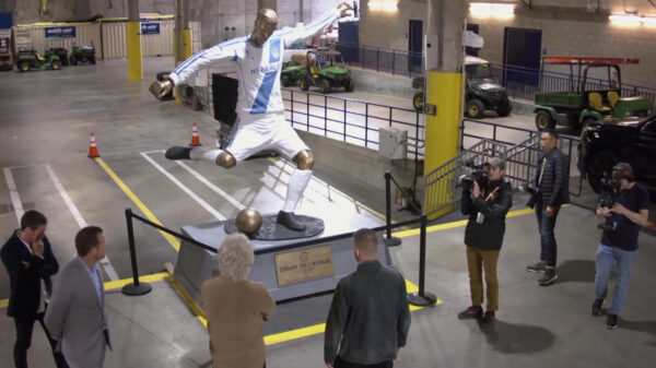 Die ene keer dat David Beckham genadeloos met zijn eigen standbeeld werd getrolled