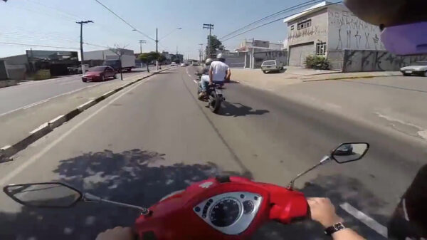 Kleine reminder: houd altijd je ogen op de weg en laat je niet afleiden