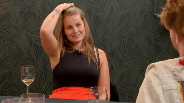 Ondertussen in Lang Leve de Liefde: Rebecca wil een trio proberen