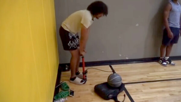 Een iets te hard opgepompte basketbal veroorzaakte 34 hartverzakkingen