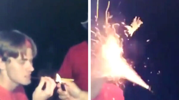 Tonny houdt van kruit en steekt een vuurpijl vanuit zijn mond af