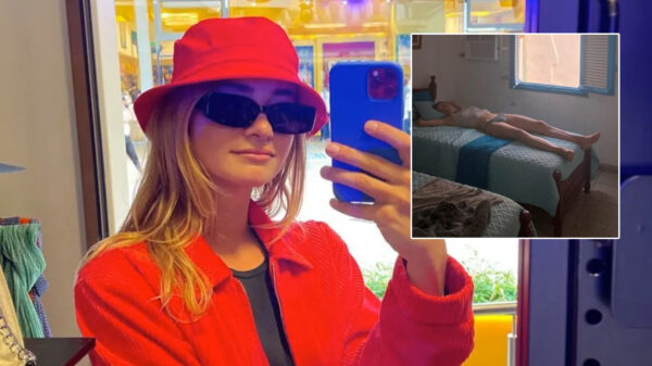 Die arme Emma Wortelboer heeft het maar zwaar tijdens haar vakantie