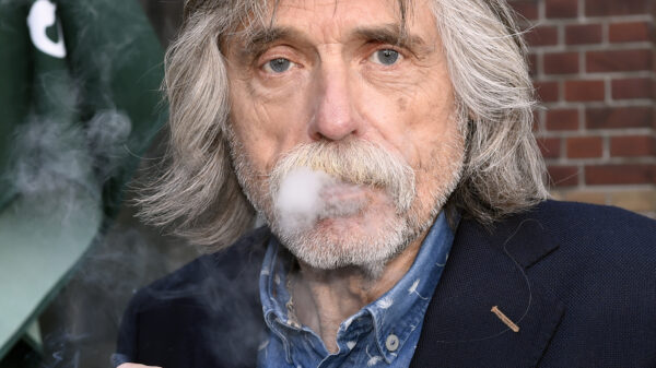 Openbaar Ministerie gaat Johan Derksen niet vervolgen voor verhaal over de beruchte kaars